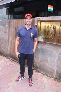 Dino Morea Snapped!