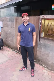 Dino Morea Snapped!