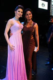 Urvashi Rautela and Lara Dutta at JOYA Exhibition 2016