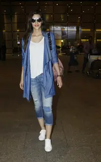 Kriti Sanon snapped at Airport