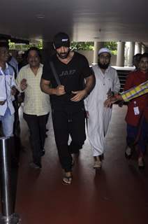 John Abraham Snapped at Airport!