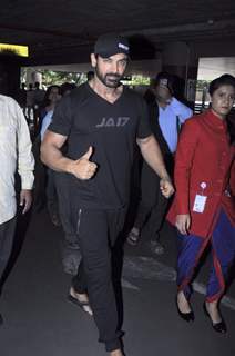 John Abraham Snapped at Airport!