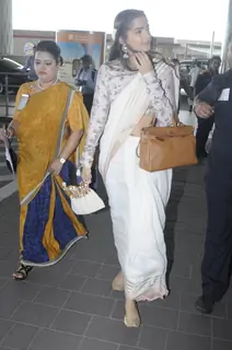 Sonam Kapoor Snapped at Airport!