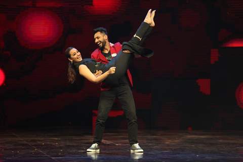 Punit J Pathak and Sonakshi Sinha performs dance at Promotion of 'Akira' on sets of Dance Plus