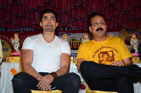 Baba Siddique and Gurmeet Choudhary at Dahi Handi Event