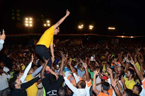 Baba Siddique and Gurmeet Choudhary at Dahi Handi Event