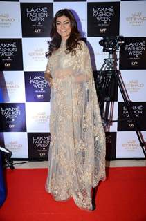 Sushmita Sen Sizzles at Lakme Fashion Week Winter Festive 2016- Day 1