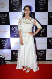 Sophie Choudry dazzles at Lakme Fashion Week Winter Festive 2016- Day 1