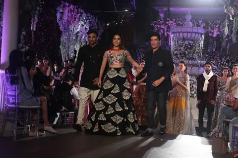 Sushant Singh Rajput and Shraddha Kapoor walks for Manish Malhotra at  LFW 2016