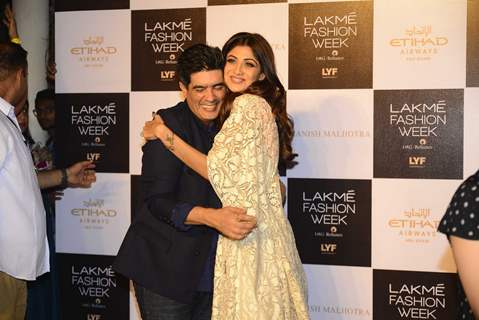 Manish Malhotra hugs Shilpa Shetty at Lakme Fashion Week Winter Festive 2016- Day 1