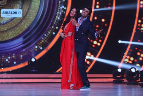 Katrina Kaif and Manish Paul at Promotion of 'Baar Baar Dekho' on sets of Jhalak Dikhhla Jaa