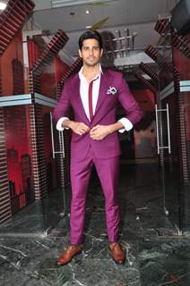 Sidharth Malhotra at Promotion of 'Baar Baar Dekho' on sets of Jhalak Dikhhla Jaa