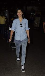 Shruti Haasan Snapped at Airport!