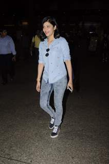 Shruti Haasan Snapped at Airport!