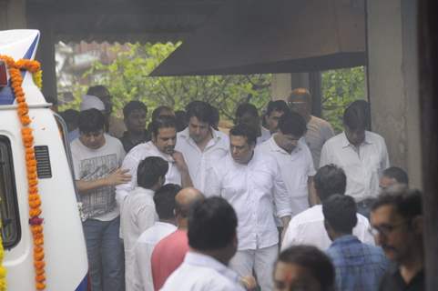 Govinda at Funeral of Krushna Abhishek's Father!