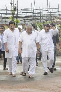 Govinda at Funeral of Krushna Abhishek's Father!