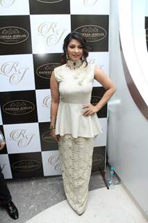 Tanishaa Mukerji at 'Razwada Jewellers' Event