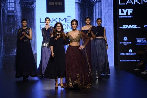 The divine beauty Ileana D'Cruz Sizzles at Lakme Fashion Show Day 5