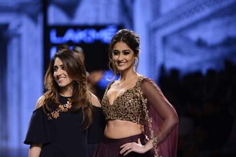 The glamorous Ileana D'Cruz Sizzles at Lakme Fashion Show Day 5