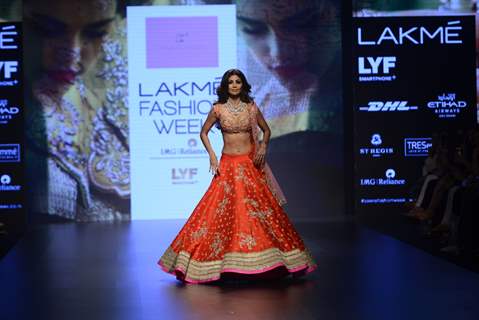 Day 5 - Sizzling Shilpa Shetty walks the ramp at Lakme Fashion Show 2016
