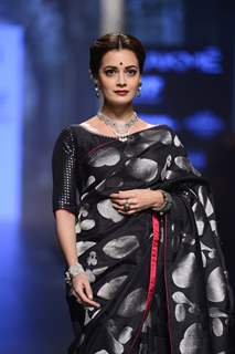 Day 5 - The ravishing beauty Dia Mirza walks the ramp at Lakme Fashion Show 2016