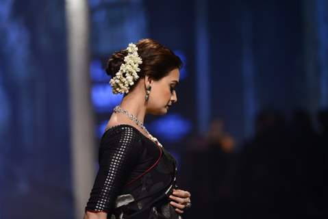 Day 5 - The divine beauty Dia Mirza walks the ramp at Lakme Fashion Show 2016