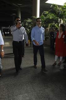 Airport Diaries: Suniel Shetty and Dino Morea!