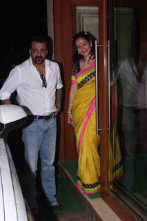 Sanjay Dutt - Manyata Snapped!