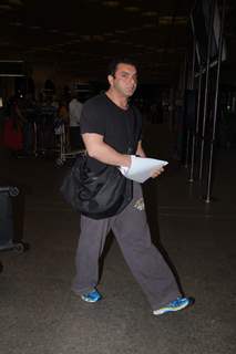 Airport Scenes: Sohail Khan!