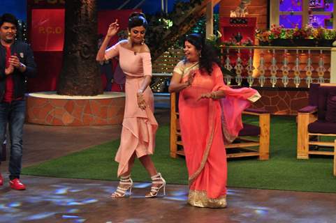 Shilpa Shetty dances at Promotion of 'Super Dancer' on sets of The Kapil Sharma Show