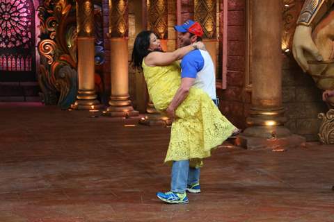 Sohail Khan and Bharti Singh at Promotion of 'Freaky Ali' at Comedy Nights Bachao