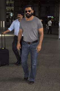 Airport Snaps: Suniel Shetty!