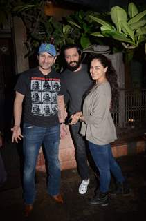 Saif Ali Khan, Riteish Deshmukh and Genelia D'Souza snapped post dinner