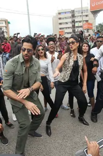 Katrina Kaif and Sidharth Malhotra Promotes 'Baar Baar Dekho' in Indore with a Flash Mob