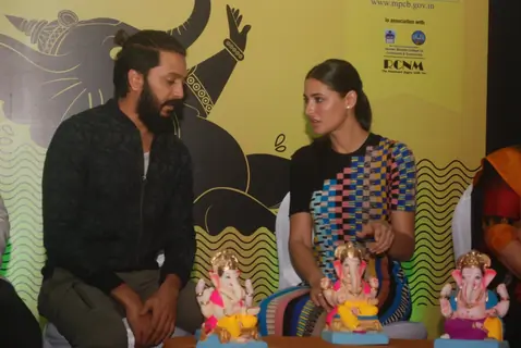 Riteish and Nargis Promotes 'Banjo' at Times Ganesh Event