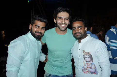 Kartik Aaryan at Ganpati Pandal!
