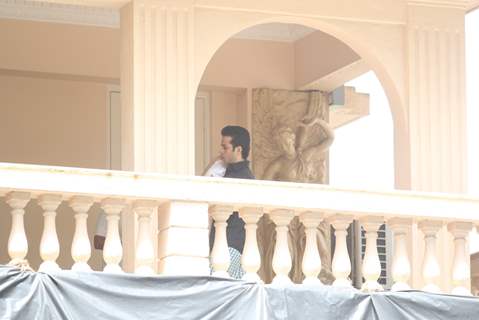 Tusshar Kapoor Snapped with his Baby!