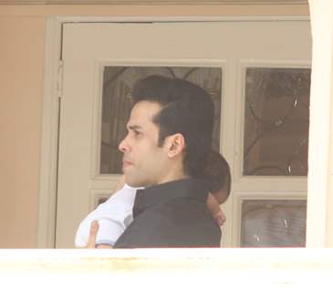 Tusshar Kapoor Snapped with his Baby!