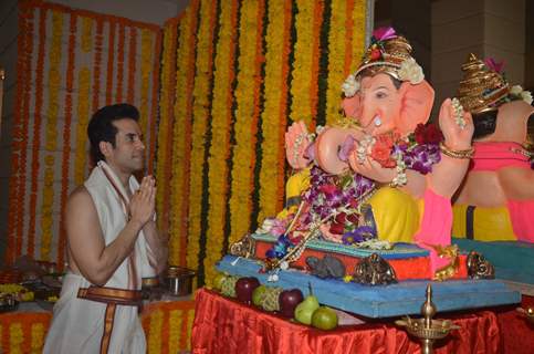 Tusshar Kapoor celebrates Ganesh Chaturthi!