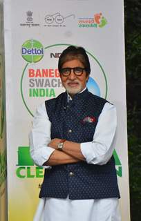 Amitabh Bachchan and CM participate in NDTV Maha Cleanathon campaign