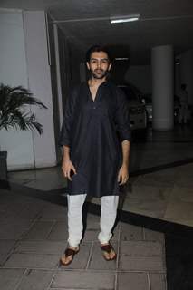 Jay Bhanushali snapped at Manish Malhotra's house