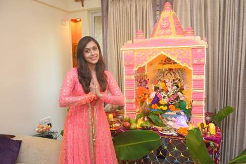 Hrishita Bhatt welcomes Eco friendly Lord Ganesha