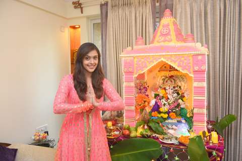 Hrishita Bhatt welcomes Eco friendly Lord Ganesha