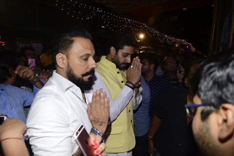 Abhishek Bachchan visits Ganesh Mandal in Juhu Galli