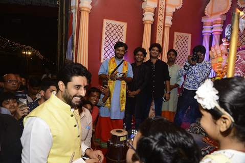 Abhishek Bachchan visits Ganesh Mandal in Juhu Galli