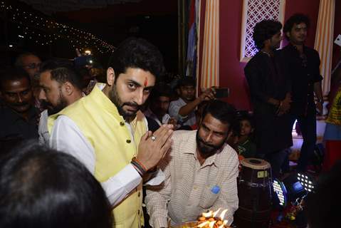 Abhishek Bachchan visits Ganesh Mandal in Juhu Galli
