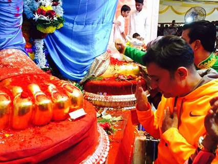 Sukhwinder Singh visits Lalbaug Cha Raja