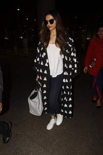 Airport Snaps: Deepika Padukone!