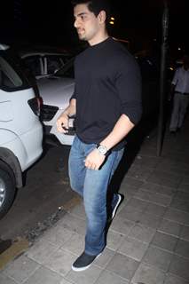 Sooraj Pancholi snapped with his family for dinner in Bandra