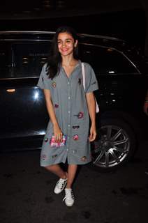 Alia Bhatt Snapped at Airport!